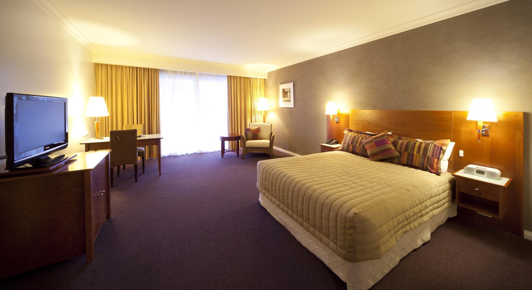 Century Inn Traralgon - King Spa Suite